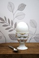 Old egg cup from the 1930s in porcelain with a painted funny face. Height: 6cm.