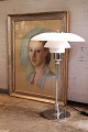 Louis Poulsen - PH 3/2 table lamp in chrome with 3 white glass shades...