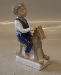 Child figurines Royal ...