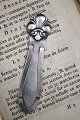 Old bookmark in silver with the French lily. Stamped 830s. Length: 8.4cm.