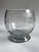 Dansk sukkerskål i glas fra slutningen af 19. århundrede. På den ene side indgraveret med dansk ...
