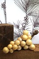 Decorative, old bunch of grapes in painted marble with a really nice old patina. L: 27cm.