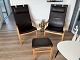 1 s�t klassiske h�jryggede hvilestole med tilh�rende fodskammel, produceret ...