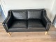 DanskEngelskArkitekttegnet Mogens Hansen MH195 2-personers sofa i sort premium ...