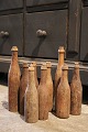 Decorative, old wooden cones with a super nice patina. 2 pcs. in H: 23cm. , 7 pcs. in H: ...