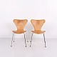 Set of 2 Series 7 chairs, model 3107, designed by Arne Jacobsen and manufactured by Fritz Hansen ...