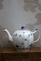 Blue Fluted, Plain teapot from Royal Copenhagen. 1/259...