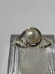Ladies' ring in 8 carat gold with 2 diamonds and a white pearl.Stamp: Kr 333Size ...