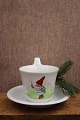 High-handled cup with Christmas motif and gold rim from Bing & Grondahl. H: 8.8cm. Cup Dia.: ...