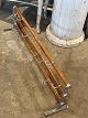 Old hat rack / coat rack in metal and wood with 10 double metal hooks. L: 102cm. D: 26cm.