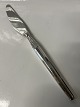 Dinner knife with serrated edge Cheri, Silver plated.Length 22.2 cm.Design: Henning ...