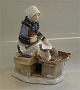 Bing and 
Grondahl B&G 
2233 Fish 
Market Woman 
selling fish AL 
20 cm Marked 
with the three 
Royal ...