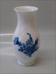 2 pcs in stock
Royal 
Copenhagen Blue 
FLower braided 
8263-10 Vase 18 
cm In mint and 
nice condition
