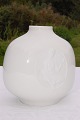 Beautifull 
porcelain vase 
with bisquet 
motive. Height 
9 cms. Width 8 
cms. Fine 
condition