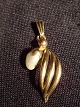 Pendants with 
pearl in 14k. 
gold