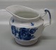 2 pcs in stock
Royal 
Copenhagen Blue 
FLower Angular 
8564-10 
Creamer, 9 cm 
(394) In mint 
and ...