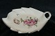 Royal 
Copenhagen 
Frisenborg, 
Leaf-shaped 
dish 
Dek.nr. 910 / 
1866 
Dimensions: 
22.5 x 18 ...