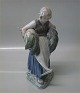 Royal 
Copenhagen 903 
RC Girl with 
hay & rake Chr. 
T. 1905 21 cm  
In mint and 
nice condition