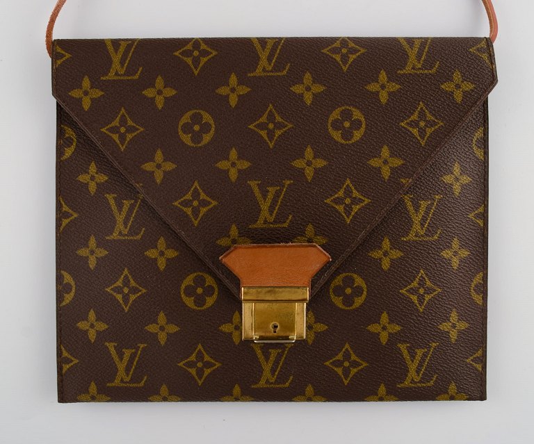 Vintage Louis Vuitton dinner purse. Monogram canvas. 1970s.
