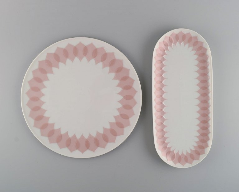 Bjørn Wiinblad for Rosenthal. Lotus porcelain service. Two serving dishes 
decorated with pink lotus leaves. 1980s.
