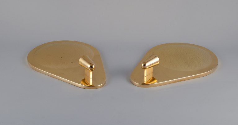 Thomas Sandell (born 1959) for Skultuna, Sweden.
A pair of wall-mounted candle holders in polished brass.