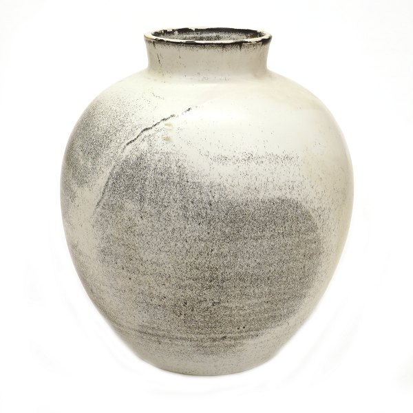 Large stoneware vase by Svend Hammershøi for Kæhler. H: 32cm