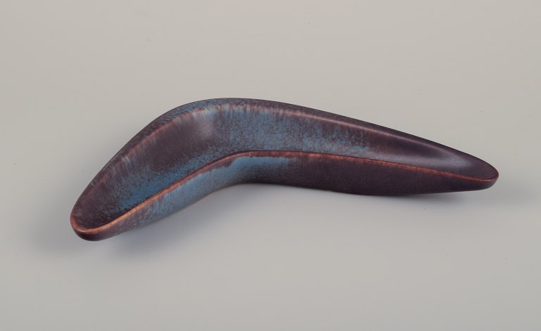 Gunnar Nylund for Rörstrand. Boomerang-shaped ceramic bowl.
Glaze in blue and violet tones.