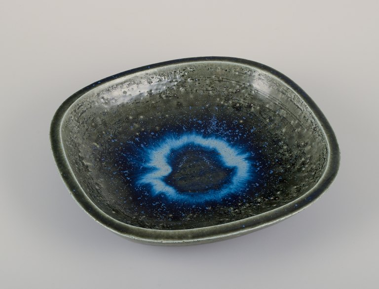 Annelise and Per Lindemann-Schmidt for Palshus, Denmark.
Large and rare unique ceramic bowl with green and blue glaze.