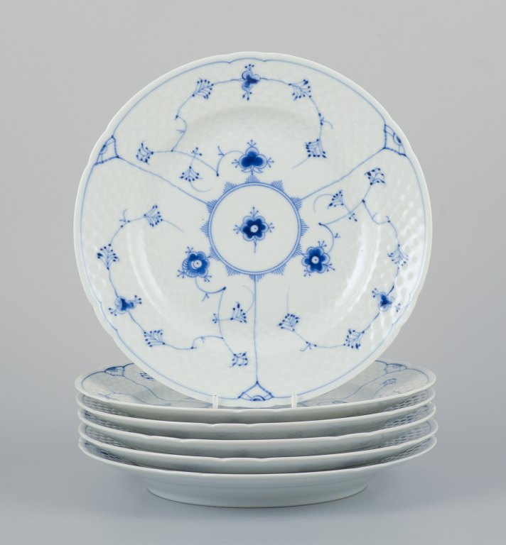 Bing & Grøndahl Blue Fluted. A set of six dinner plates in porcelain.