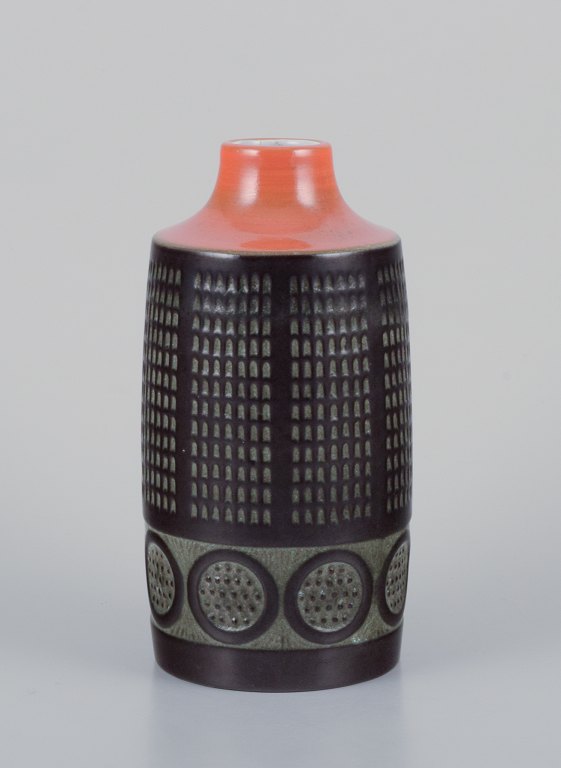 Mari Simmulson (1911-2000) for Upsala Ekeby, Sweden. Ceramic vase in a modernist 
style. Glaze in orange and brown tones.