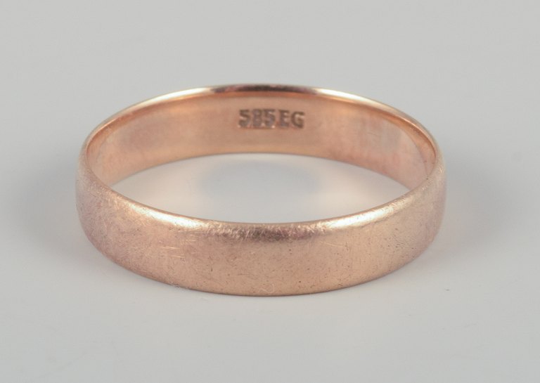 Danish goldsmith. 14-karat gold alliance ring.