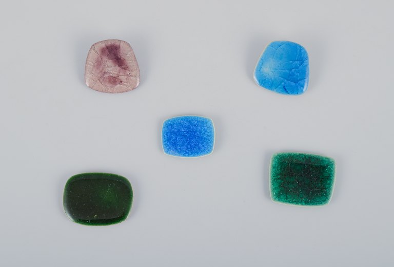 Ole Bjørn Krüger (1922-2007), Danish sculptor and ceramicist.
Five unique brooches in glazed stoneware in blue, green, and purple hues.