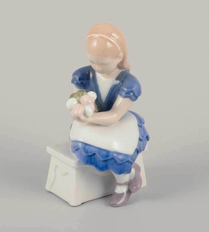 Bing & Grøndahl, Denmark.
Porcelain figurine of seated girl with a bouquet of flowers in her arms.