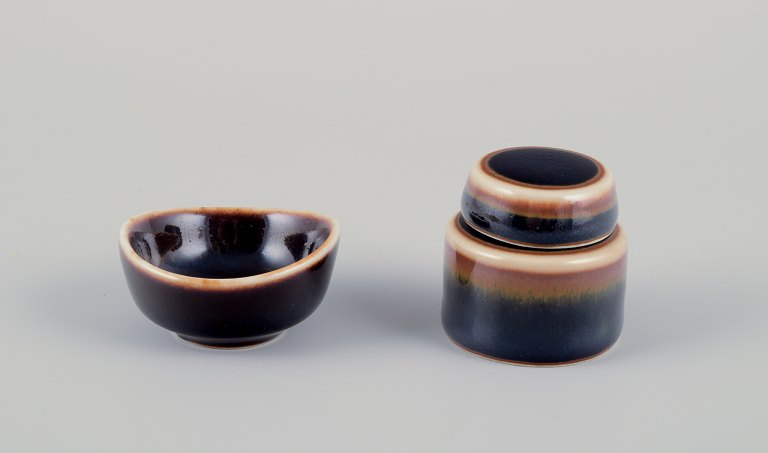 Carl Harry Stålhane for Rörstrand, Sweden.
Miniature bowl and miniature lidded jar in ceramic.