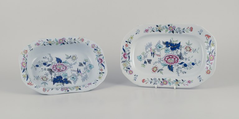 Copeland/Spode, England.
Oval dish and an oval bowl in faience.