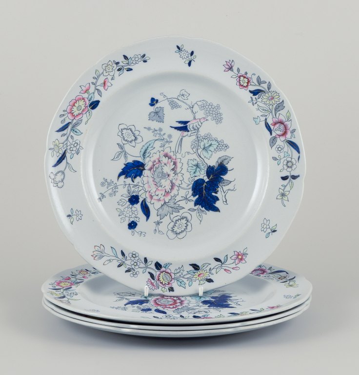 Copeland/Spode, England.
Four dinner plates in faience.