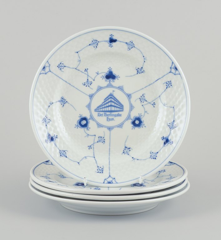 Bing & Grøndahl, Denmark.
A set of four Blue Fluted dinner plates in hotel/restaurant porcelain.