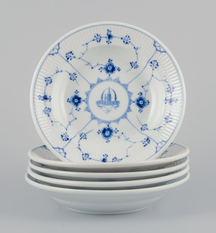 Bing & Grøndahl, Denmark.
A set of five Blue Fluted deep plates in hotel/restaurant porcelain.