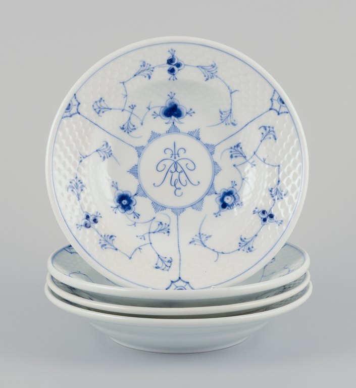 Bing & Grøndahl, Denmark.
A set of four Blue Fluted deep plates in hotel/restaurant porcelain.