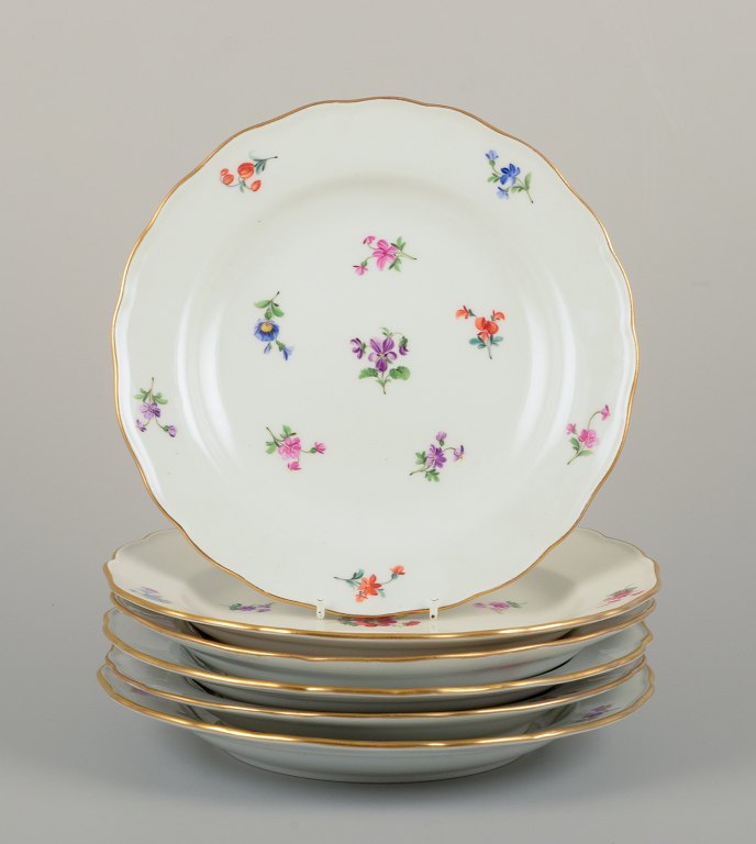 Meissen, Germany.
Six dinner plates in porcelain.