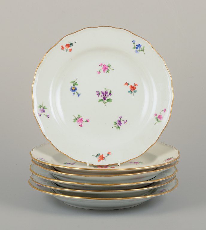 Meissen, Germany.
Six dinner plates in porcelain.