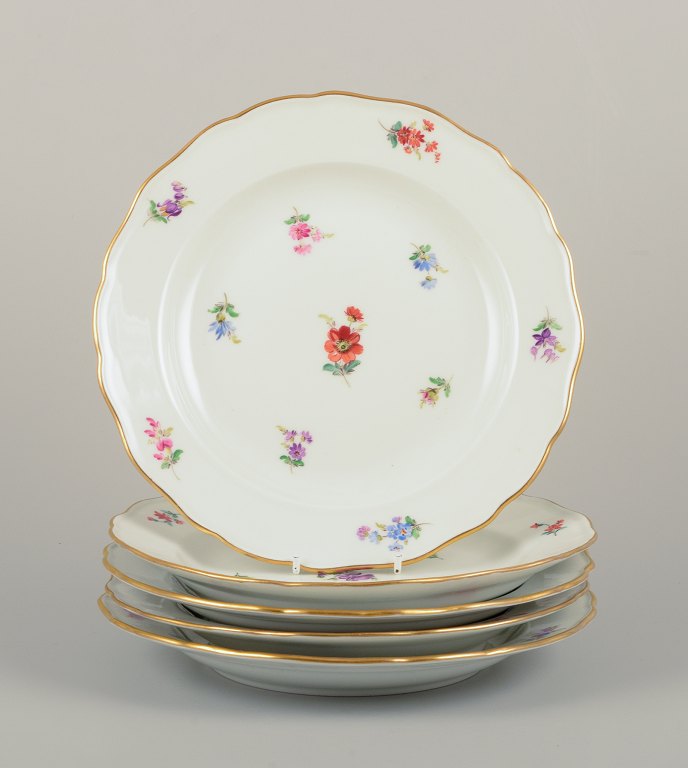 Meissen, Germany.
Five dinner plates in porcelain.