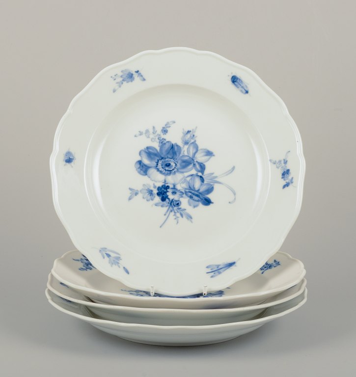 Meissen, Germany.
Four dinner plates in porcelain.