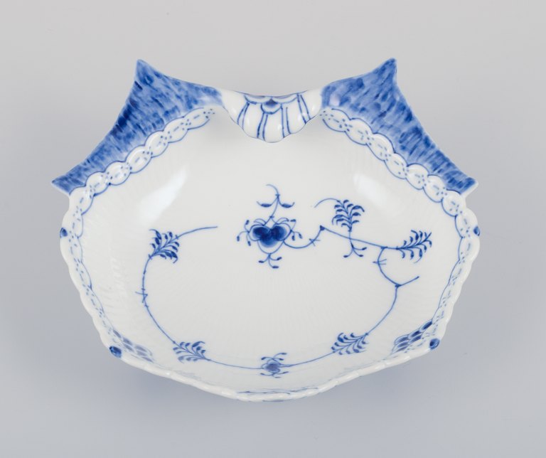 Royal Copenhagen Blue Fluted Half Lace, mussel-shaped bowl.