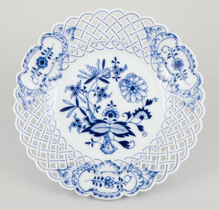 Meissen, Germany. Blue Onion pattern. Large round open lace plate.