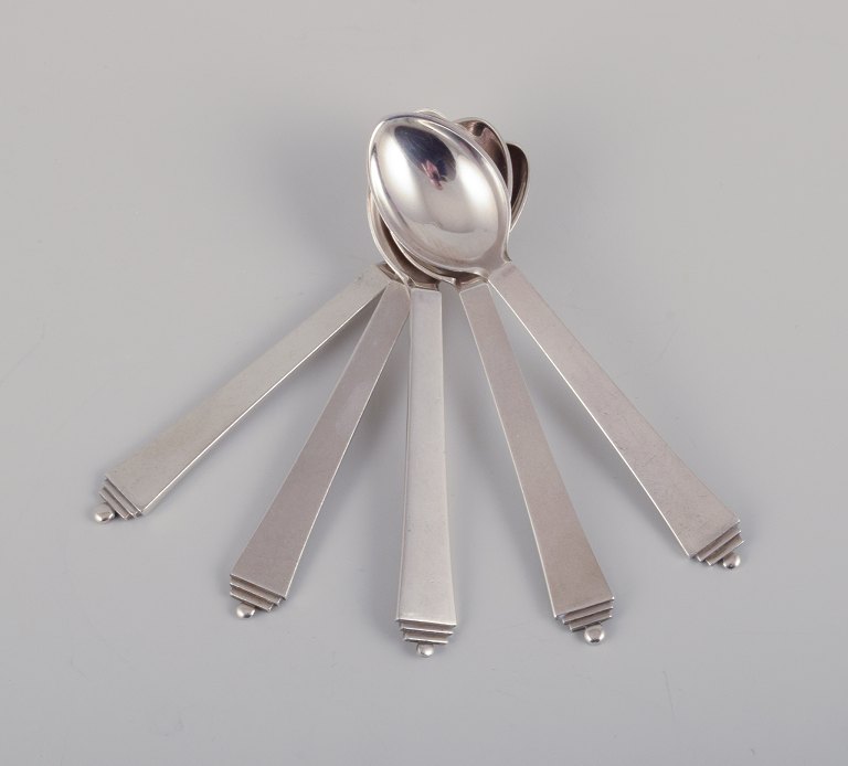 Georg Jensen Pyramid.
Five demitasse spoons in sterling silver.