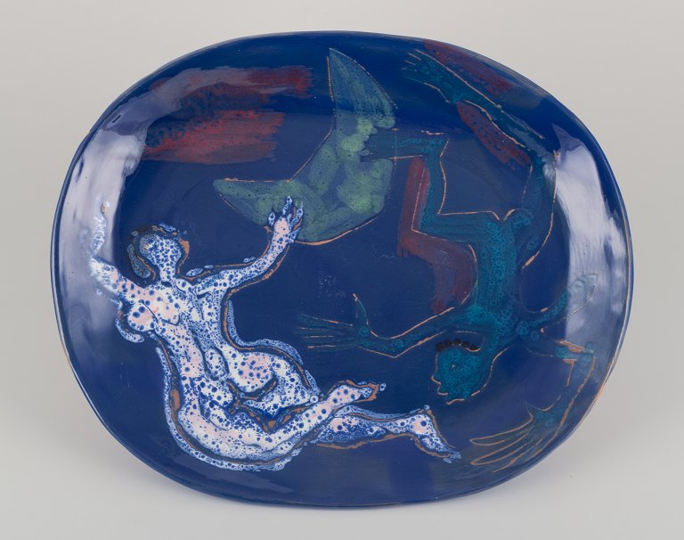 Danish ceramicist. Unique ceramic dish.
Motif of a swimming couple.