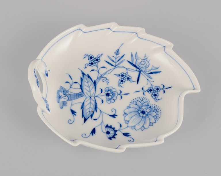 Meissen, Germany. Blue Onion pattern. Leaf-shaped dish with handle.