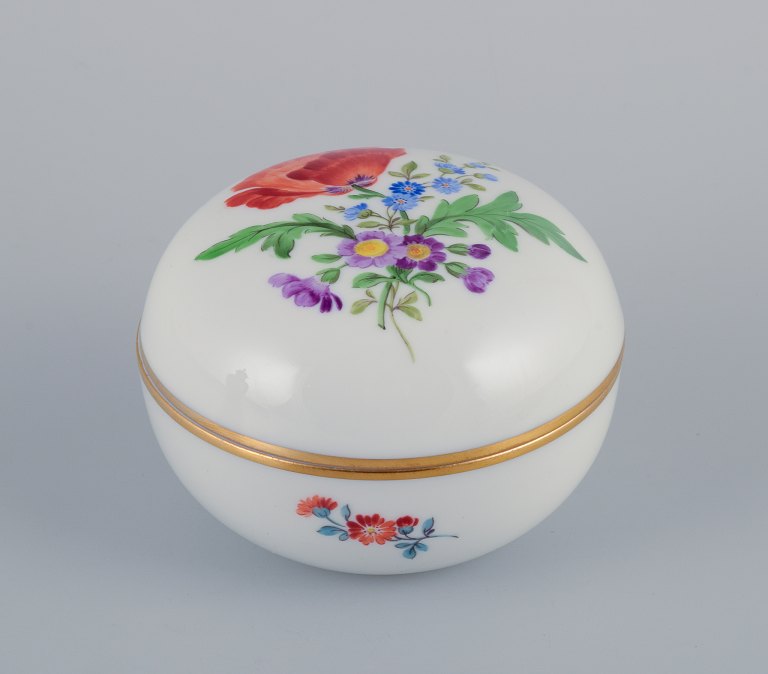 Meissen, lidded jar in porcelain. Polychrome flower motifs in overglaze.