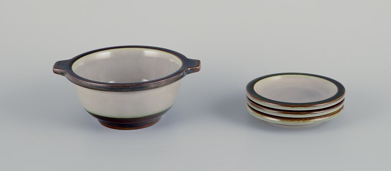 Bing & Grøndahl, "Tema". Three small plates and a small bowl in stoneware.